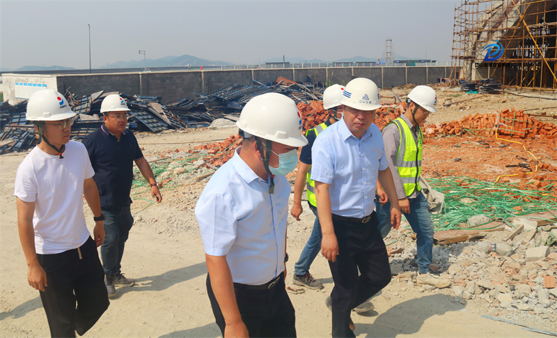 趙紅波副縣長到施工現場督導檢查燕窩山碼頭建設進度.jpg